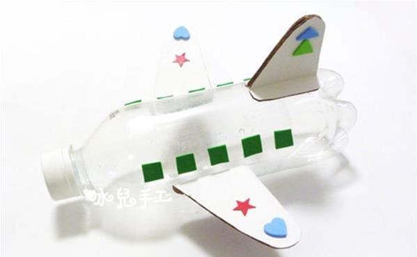 用饮料瓶制作航天飞机玩具,小朋友们肯定都会